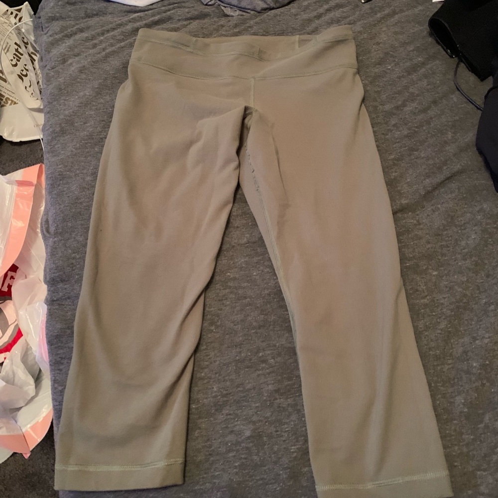 Under Armor cropped leggings